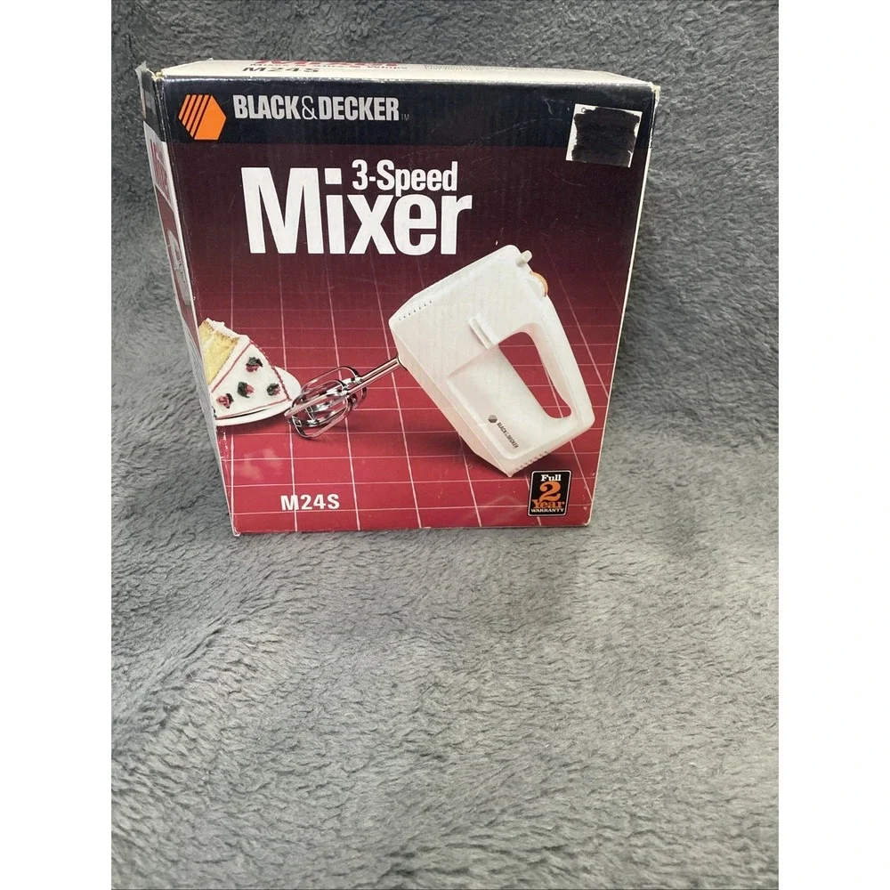 Vintage Black And Decker M24S 3‎ Speed Handheld Electric Mixer White New Retro